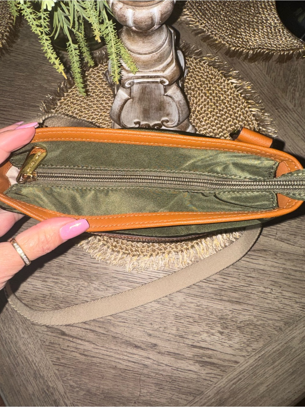 NWOT MICHAEL KORS Gorgeous Olive Green and Tan Nylon Crossbody Tote - Picture 4 of 6